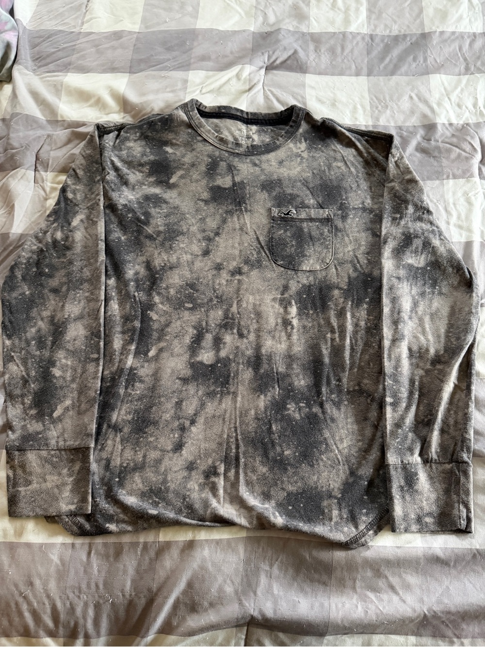 Hollister - Men’s Tie-Dye Long Sleeve Pocket Tee - Gray